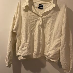 URBAN OUTFITTERS white long sleeve/sweater with pocket in front size S